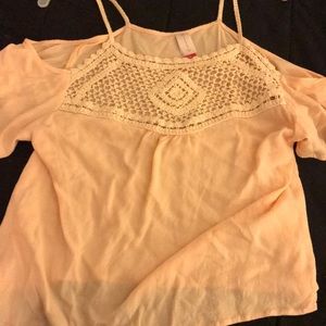 Light pink off the shoulder sleeves flowy shirt
